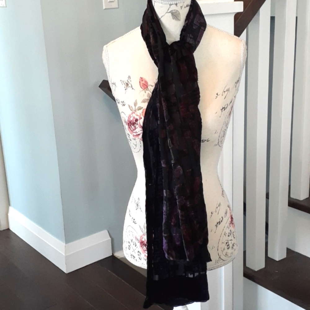+ Vintage black velvet burnout scarf / wrap